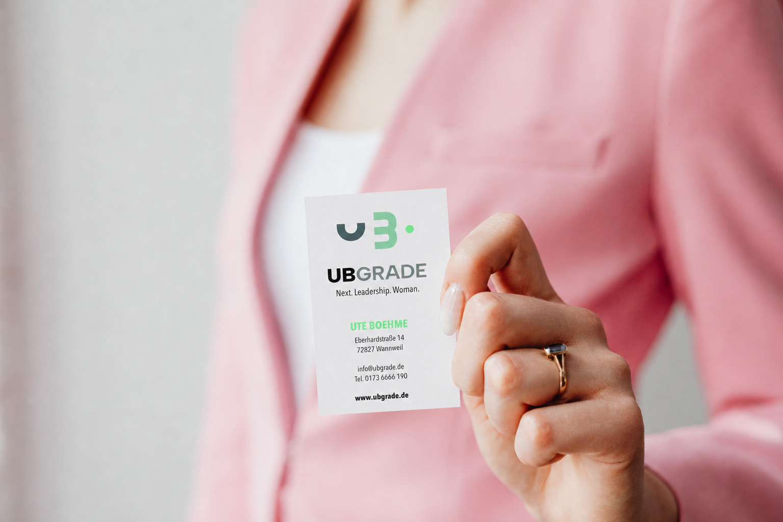 5ffee10e-8c69-4aa5-8f2e-b16d468809df UBGRADE Visitenkarte